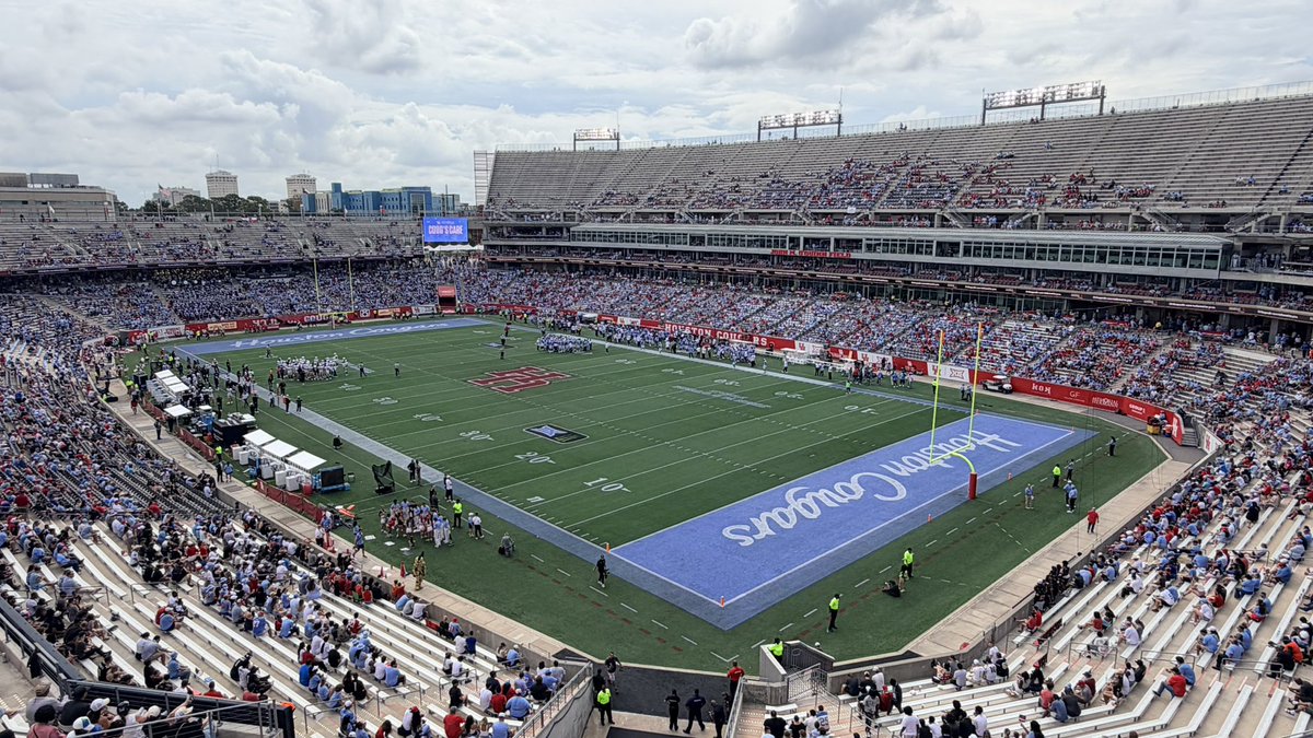cfbcampustour's tweet photo. TDECU Stadium from all angles 📸

📍 Houston, Texas 
🏠 @UHCougarFB 
🕰️ Opened in 2014
🪑 40,000 seats

#GoCoogs https://t.co/UIc2CHuEpT