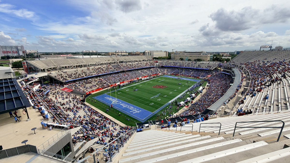 cfbcampustour's tweet photo. TDECU Stadium from all angles 📸

📍 Houston, Texas 
🏠 @UHCougarFB 
🕰️ Opened in 2014
🪑 40,000 seats

#GoCoogs https://t.co/UIc2CHuEpT