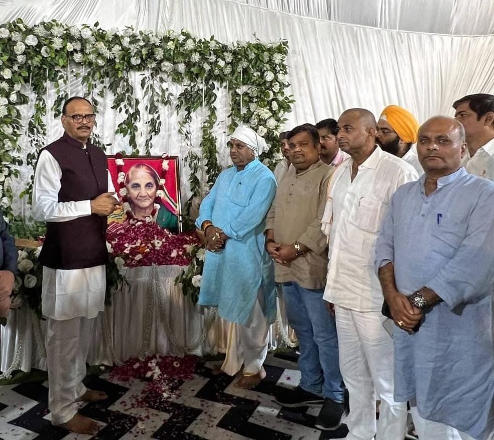 suddurld's tweet photo. @RLDparty के राष्ट्रीय महासचिव संसदीय बोर्ड के सदस्य @AnilDubeyRLD जी की माता जी की तेरहवीं  में साथियों सहित भाग लिया और श्रद्धा सुमन अर्पित किया।
@jayantrld @MalikBirpal @RLDSpeaks @rohitagarwal850 @RohtaSunil @RLD_IT https://t.co/yUCpTNmrK1