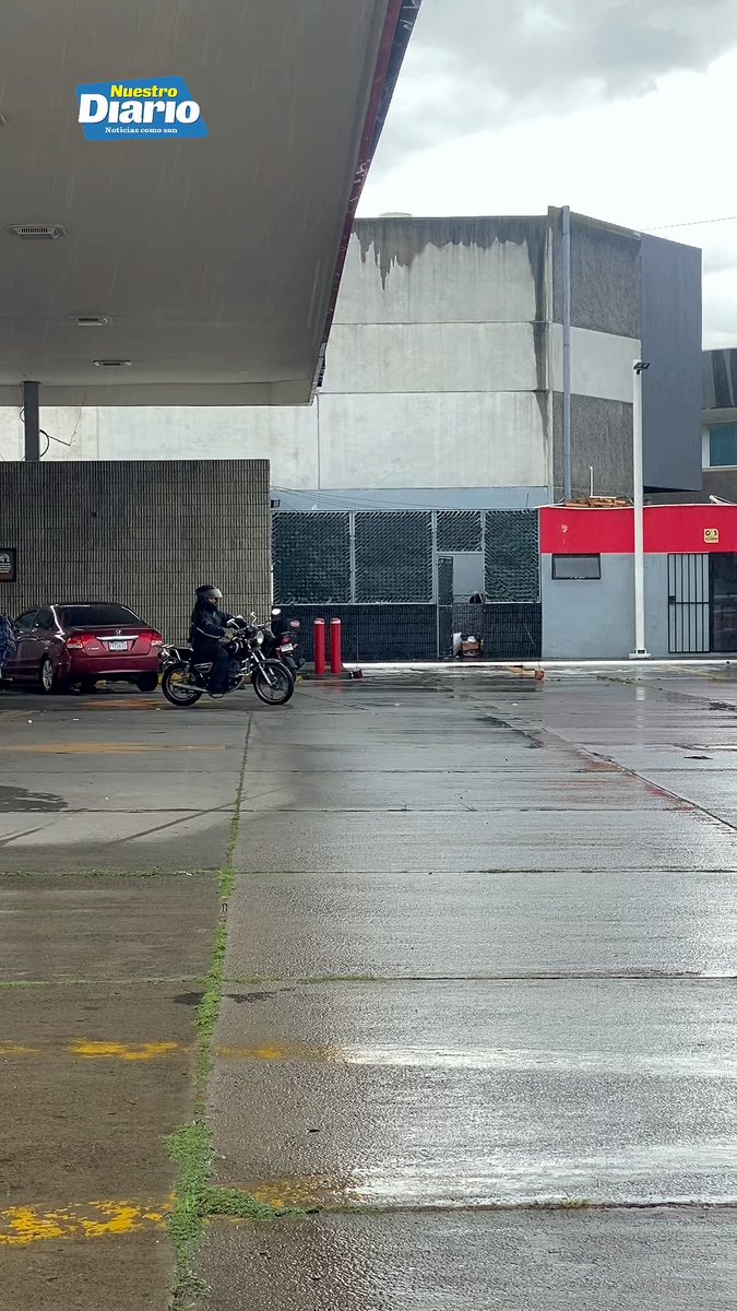 🏍️🇬🇹 REBECA, UNA ESTUDIANTE QUE SE MOVILIZA CON E10 ⛽🏍️ Rebeca Mux, de 25 años, se moviliza todos los días en motocicleta desde Ciudad Quetzal para cumpl…