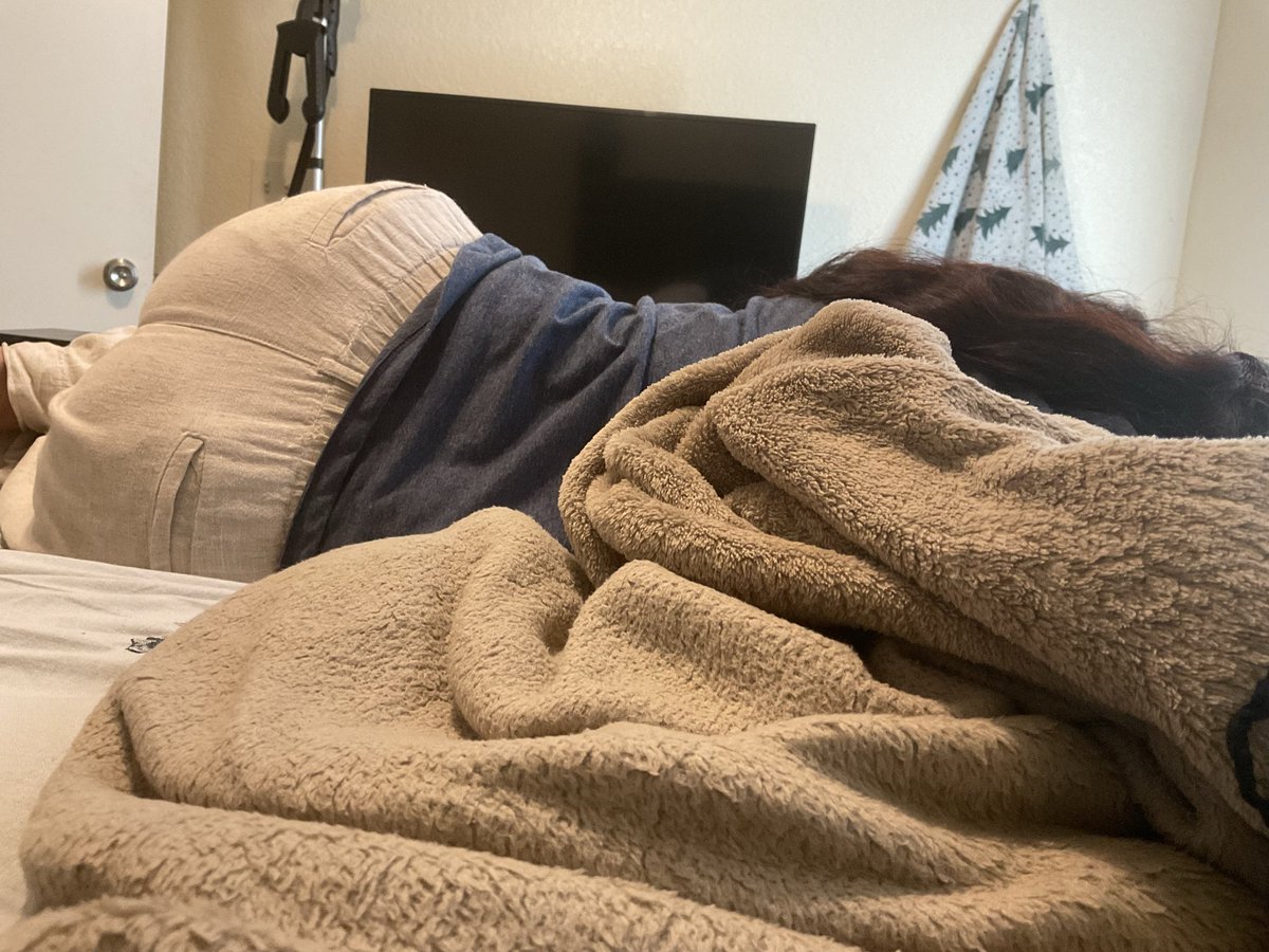 Ajxfein's tweet photo. How thick is my mom! #cuck #cuckson #momson #creepshot #cuckold #ass #sexy #viral https://t.co/NhCHALiKIe