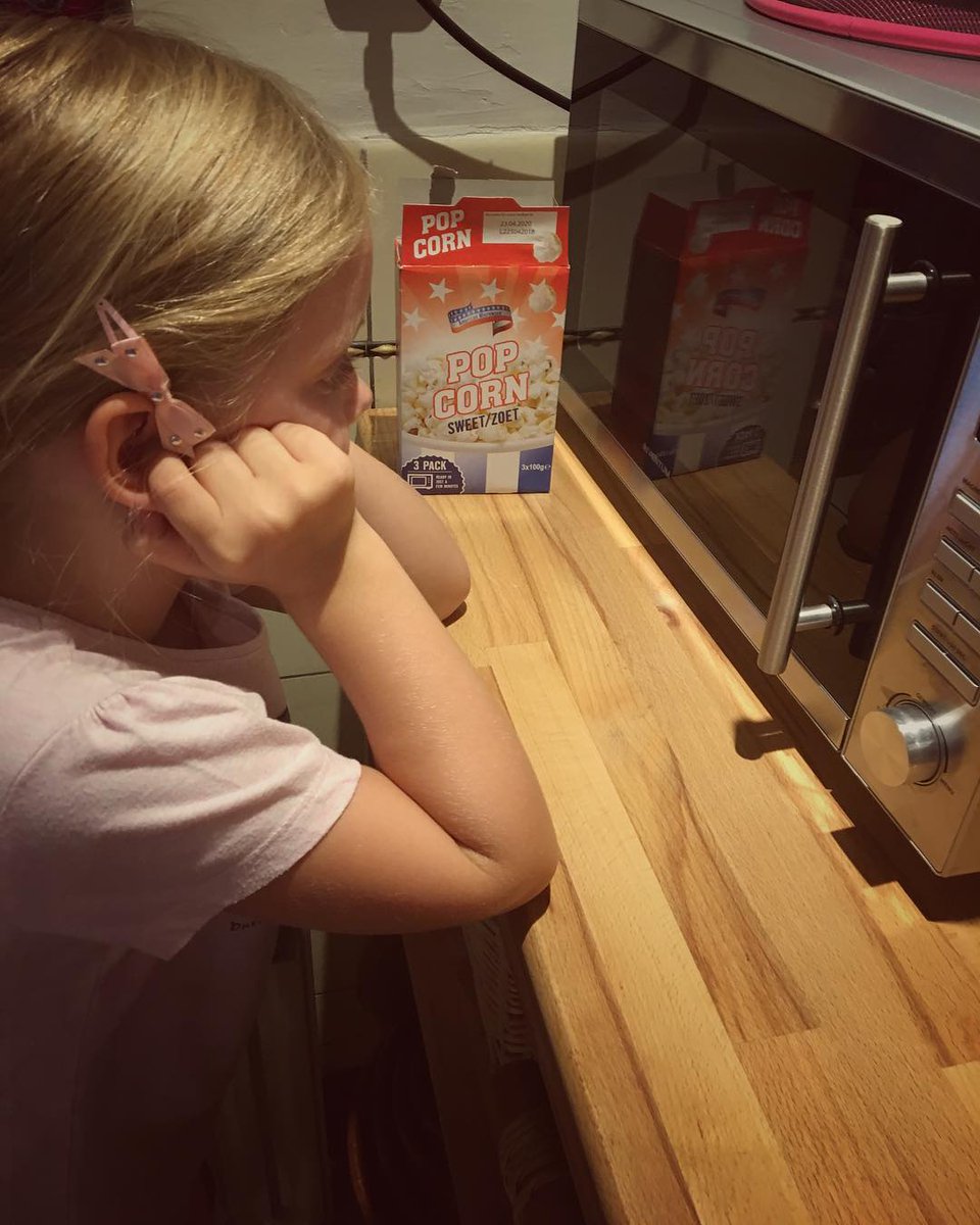 crazyman0606's tweet photo. Is that popcorn I smell? She lied. “It’s everyone’s bedtime, ” she said. https://t.co/PFzKGEJF6K