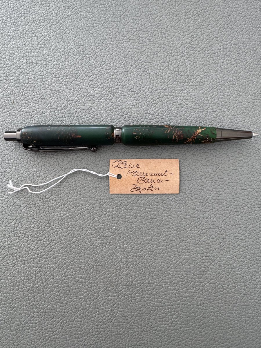 ThTommm's tweet photo. i bought this pen today :) https://t.co/RYYyYlb6oW