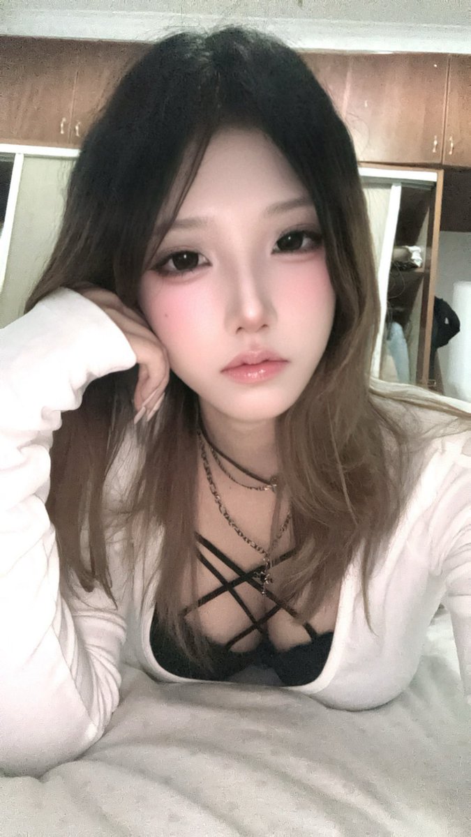 Lourelyddmg's tweet photo. 想你的话 你会出现吗 https://t.co/GuZCHRhKVt