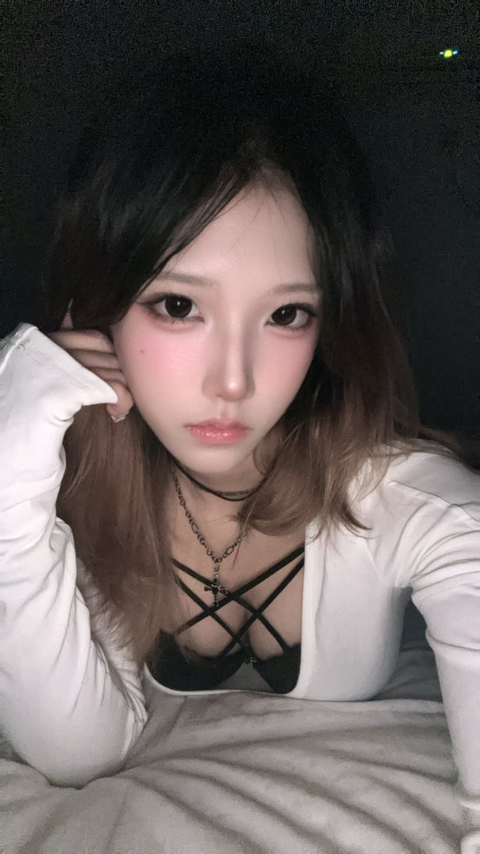 Lourelyddmg's tweet photo. 想你的话 你会出现吗 https://t.co/GuZCHRhKVt