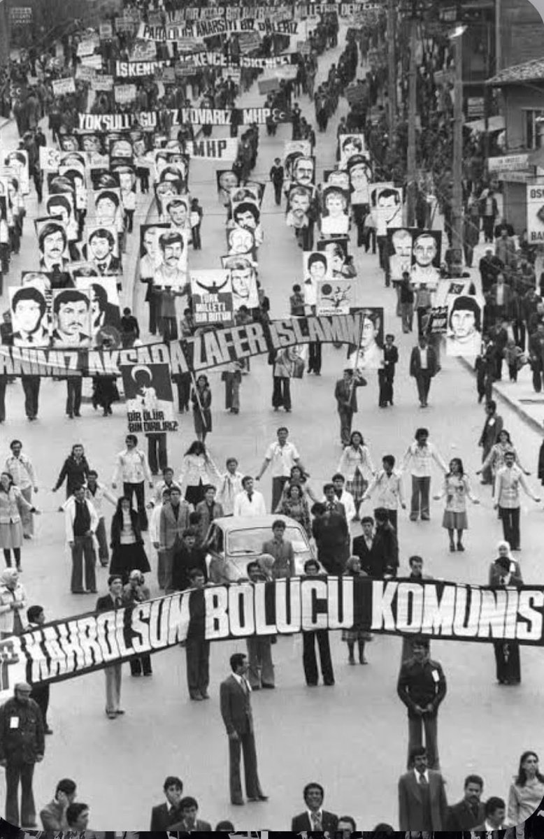 berkayakin's tweet photo. Bu yürüyüşte yorgunluğa yer yoktur.

Bu yürüyüşte yılgınlığa yer yoktur.

Bu yürüyüşte tereddütlere, teslimiyete, tükenişe, tefrikaya yer yoktur. https://t.co/b04XbiWc8h