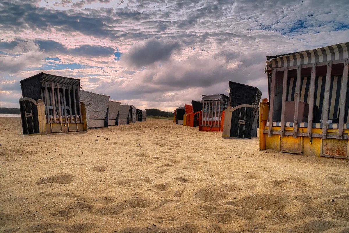 NXLSANDY's tweet photo. Ostsee und Strandkörbe gehören einfach zusammen. Der Kurztrip nach Travemünde war ein voller Erfolg: neue Leute kennengelernt und die Bindung zu einem Familienmitglied vertieft. https://t.co/62PzBQnHCu