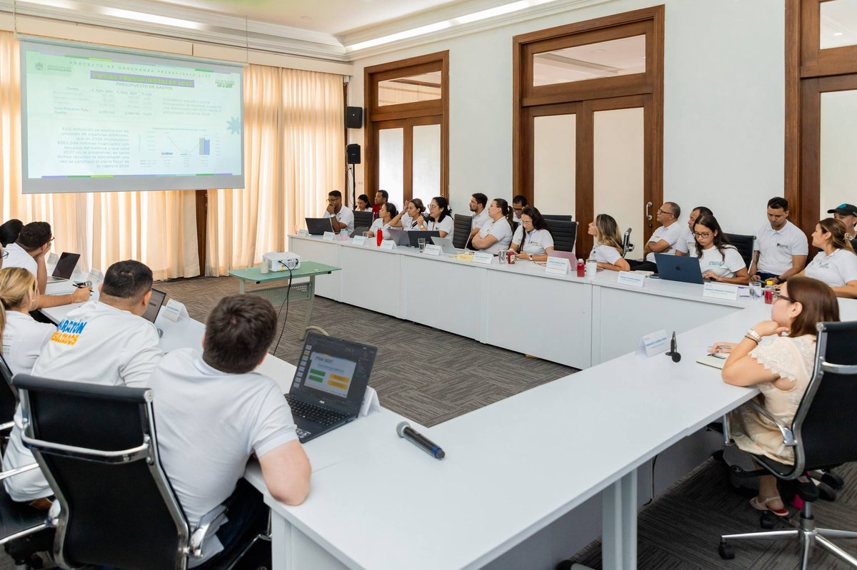 mmarguiguerra's tweet photo. Hoy, sábado, adelantamos Consejo de Gobierno con todo el gabinete de la @magdalenagober para conocer en detalle los avances en programas sociales y proyectos en materia de vías, salud, infraestructura, educación y saneamiento básico.

Por Más y Mejores Resultados para el Magdalena.