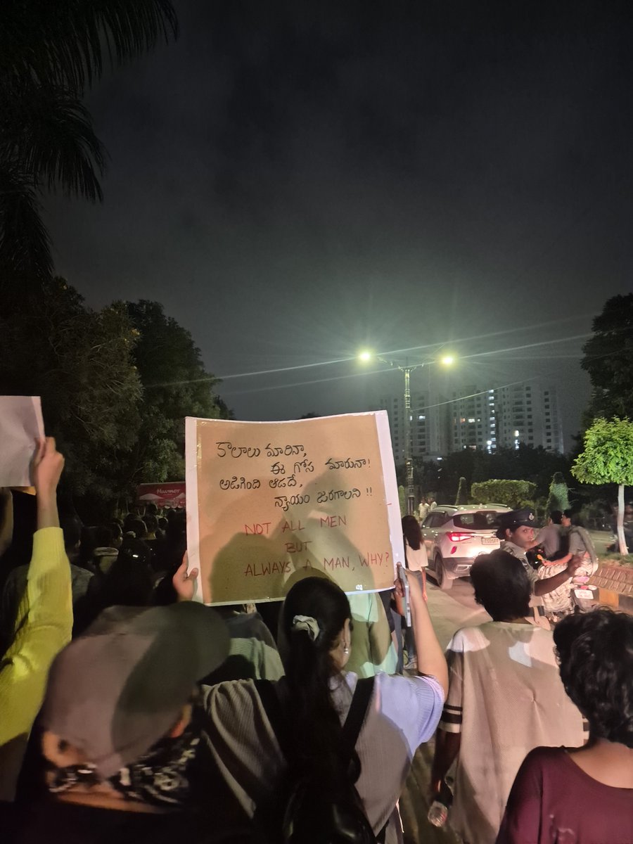 TOIHyderabad's tweet photo. Women and queer community in Hyderabad took to the streets near Necklace road late Saturday night as part of the “Midnight March: Reclaiming Public Spaces at Night”, calling for the right to reclaim public spaces after dark. 

@Manvivyas142

#Hyderabad #MidnightMarch https://t.co/mKoH7BSRV5
