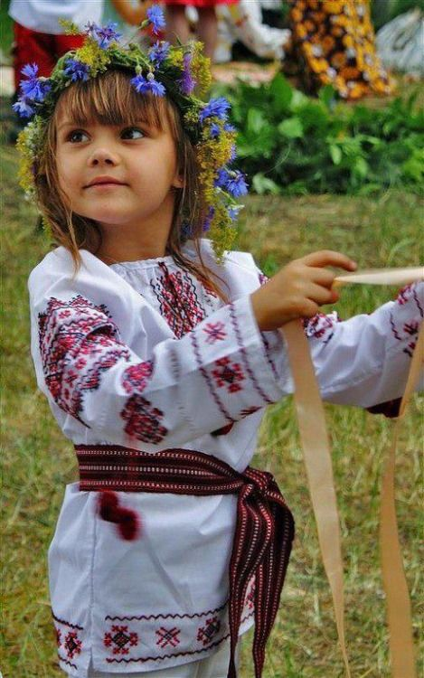 3zppyj's tweet photo. Які ж красиві українські дітки 🥹🇺🇦 Щирі усмішки, милі оченята й така особлива дитяча чарівність https://t.co/iDZatfqIZH