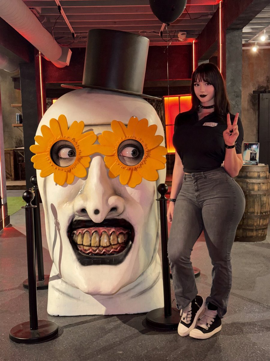 athenakamii's tweet photo. the Terrifier has a weakness for me https://t.co/9iAYNkFbiw