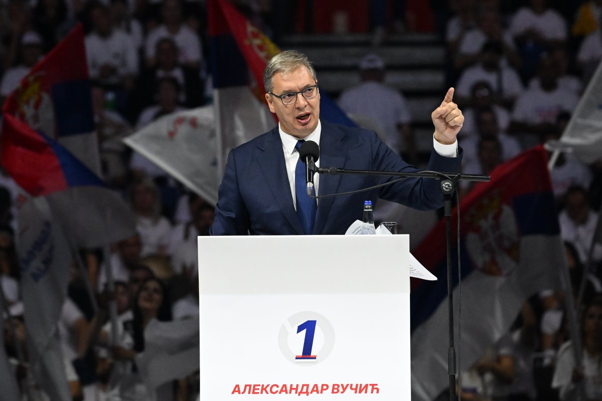 sns_srbija's tweet photo. Носилац листе "Александар Вучић - Уједињена Србија", Александар Вучић @avucic, поручио је са предизборног скупа да је коалиција око СНС-а успела да у претходним годинама окупи Србију, да нема више велике разлике између богатих градова и сиромашних села.
https://t.co/BiHT4rSTEp https://t.co/m6JzOO3GVH