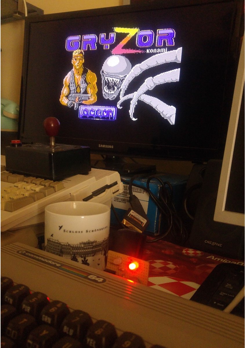 RetroComputersg's tweet photo. Commodore 64 &amp; loading από cd-player

https://t.co/atYfq2wSrr https://t.co/jKVu9r881H