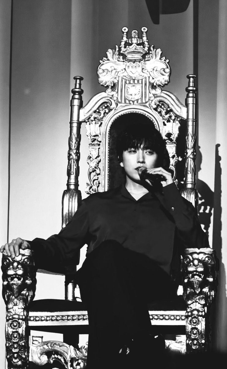 3hvk4ls's tweet photo. 흑백 ver. https://t.co/gcZ13IMJJM