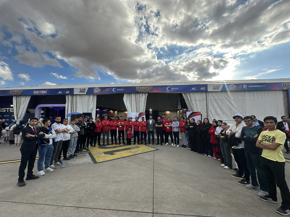 mikramarslan's tweet photo. 📍 Şanlıurfa | TEKNOFEST

Alandayız! 🚀🇹🇷

Gaziantep Büyükşehir Belediyemizin Engelsiz Yaşam Daire Başkanlığımızın standını ziyaret ettik.

TEKNOFEST heyecanını Şanlıurfa’da hep birlikte yaşıyoruz. 🚀🇹🇷

@avyusufibis 
@osmannazlier 
@fatihseyrekk
@avmustafadurmus 
@Eyyupyildiz27 
@AKGenclikGM 
@akgencsahinbey