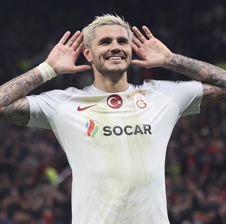 gusholderhaber's tweet photo. Wanda Nara, 3 çocuğunun babası Maxi Lopez ile barıştı.

— Wanda Nara, Maxi Lopez’i Mauro Icardi ile aldatmıştı. https://t.co/AZR5GBgo9u