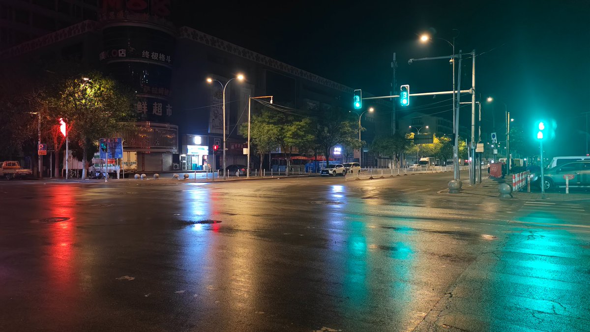 Keepwaiting6519's tweet photo. 这个人在网吧耍到了凌晨一点多
这个人瓦虐菜有一手的
这个人洲有点力气 https://t.co/45BURWaE1j