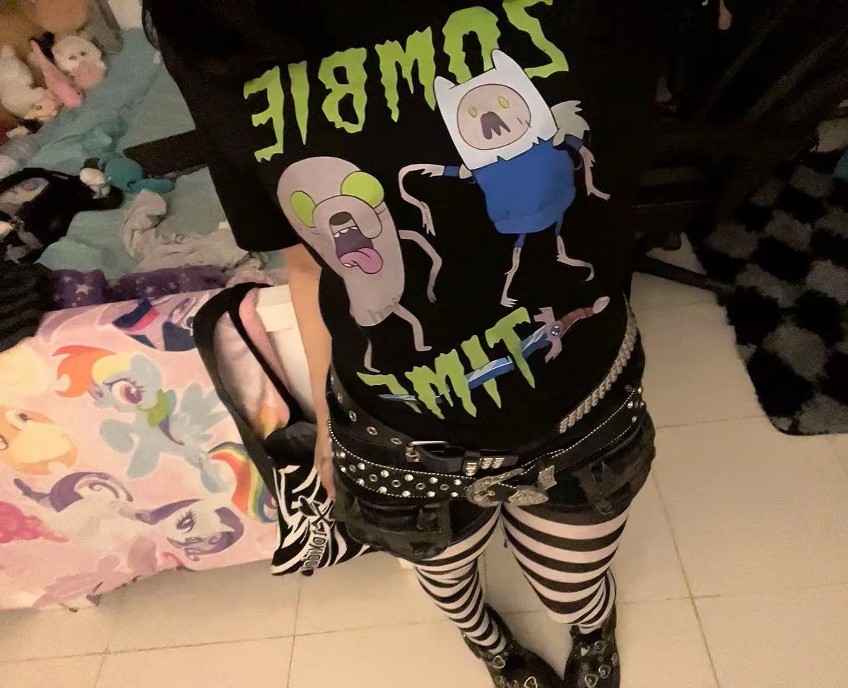 vv_1426r's tweet photo. ZOMBI! 🧟‍♀️🧟‍♀️🧟‍♀️ https://t.co/LEdzSKZozt
