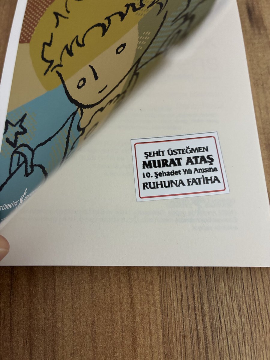 Sezen_Atas16's tweet photo. Yarın rahmetli eşimin şehadetinin 10.yılı…Küçük bir çocuk,babasının acısını yine küçüklere hediyeler dağıtarak unutmaya çalıştı ama normali de bu oldu artık..Siz de dualarınıza dahil edersiniz belki🍀
#ŞehitÜstteğmenMuratAtaş https://t.co/RxoDx7XC7u