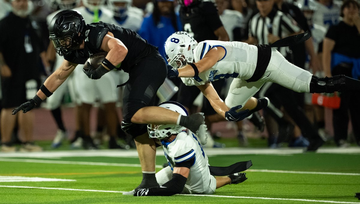 yesanothertweet's tweet photo. A few frames from last night's game between @CVjagsfootball visiting @DEdgeFootball. This was full-blown defense slugfest where each team could have scored 2-3 more times each. #azpreps #azprepfootball #highschoolfootball
@JUSTCHILLY @gridironarizona https://t.co/QxTl3BHn6u