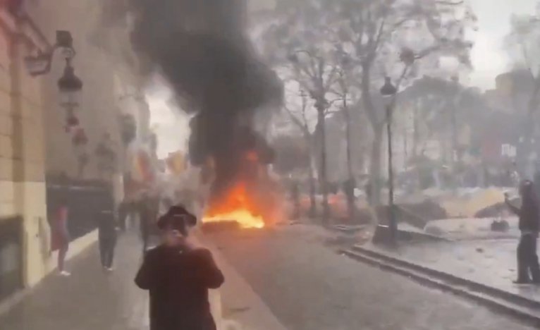 CarlosPazC2021's tweet photo. El buenismo, el progresismo, ha deseado durante décadas destruir Europa. Con la ayuda del liberalismo se ha acelerado.
Ya tienen en Francia lo que tanto tiempo han buscado. Que pase en España no está tan lejano. https://t.co/VbqK27MszJ