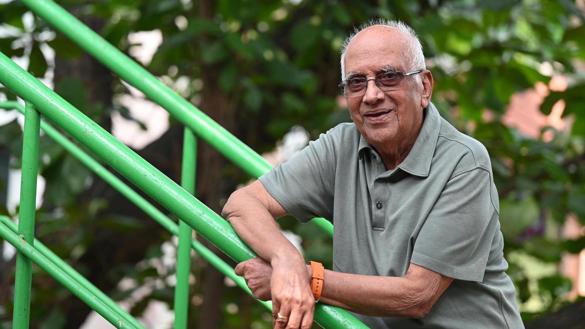 Movies4u_Officl's tweet photo. BREAKING 🚨

Visionary Director Singeetam Srinivasa Rao Garu is No More.

A true legend of Indian Cinema has left us. His contribution to Telugu Cinema will always be remembered.

Rest in Peace, Om Shanti 🙏🏻🕊️ https://t.co/X5DQGb1mvM