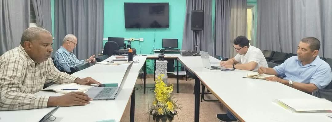 CubaMES's tweet photo. 🇨🇺 🤝 La @uc_camaguey y la @UNICACu adoptaron nuevos acuerdos para incrementar los resultados económicos de la Sociedad Interfaz de Ciencia y Tecnología de la UC, en reunión de la Junta de Accionistas. Presentes los rectores: @madera_julio
y @FctGallardo.
 
ℹ️ 📷 #UCCuba 
#Cuba https://t.co/fHMQa8cbP2
