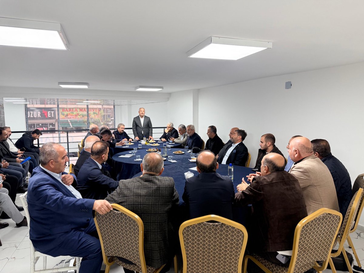 aaras65's tweet photo. Van’ın Geleceği Platformun 2.Durağı Mavi listeden @NecdetTakva ve Ekibineydi. Seçimin barış içinde geçmesi temennisinde bulunduk . https://t.co/pnmLJntqyX