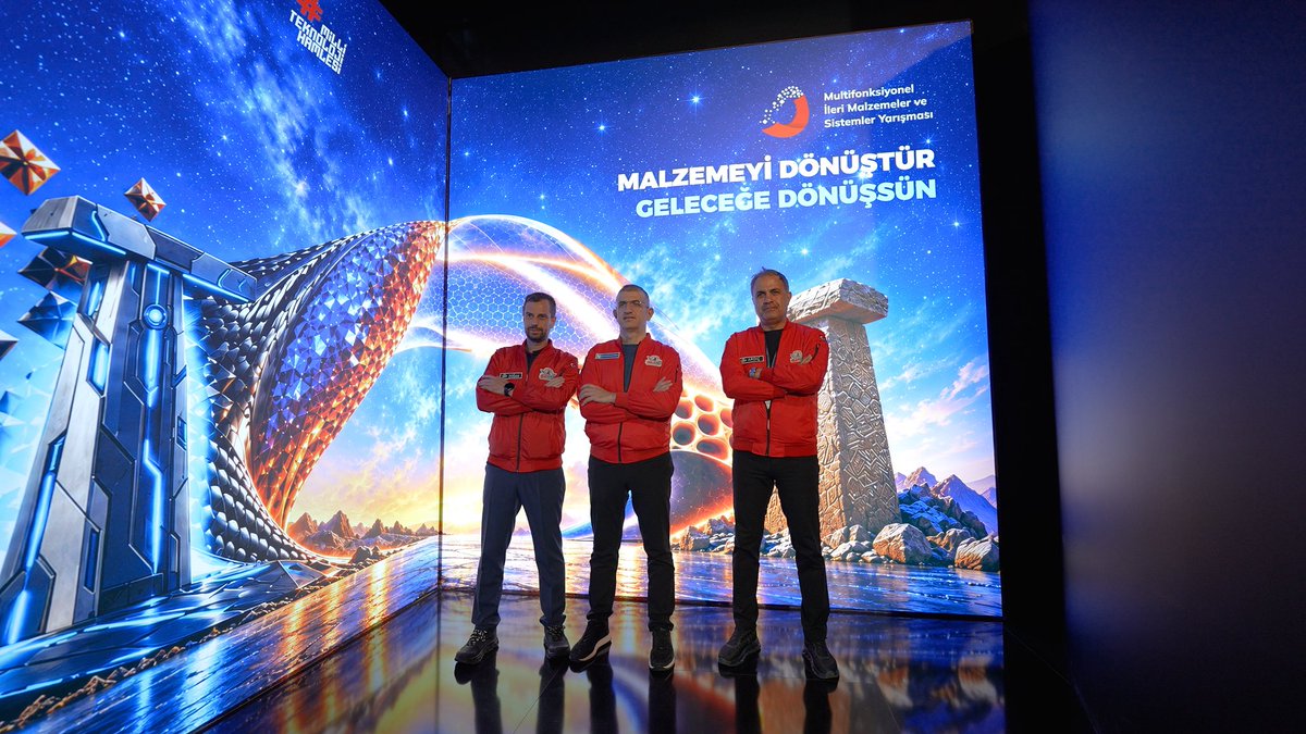 oyak_kurumsal's tweet photo. TEKNOFEST Güneydoğu kapsamında ERDEMİR’in “Malzemenin Yolculuğu” deneyim alanını; Sanayi ve Teknoloji Bakanı Mehmet Fatih Kacır, T3 Vakfı Mütevelli Heyeti Başkanı Selçuk Bayraktar, Baykar Genel Müdürü Haluk Bayraktar, İTÜ Rektörü Prof. Dr. Hasan Mandal ve KOSGEB Başkanı Ahmet Serdar İbrahimcioğlu ziyaret etti.

Yoğun ilgi gören deneyim alanımızda incelemelerde bulunan konuklarımıza, yerli üretim gücümüz ve malzeme teknolojileri alanındaki çalışmalarımız hakkında bilgi aktarıldı.

Ülkemizin milli teknoloji hamlesine katkı sunmaya ve geleceği dönüştüren çözümler üretmeye kararlılıkla devam ediyoruz.
