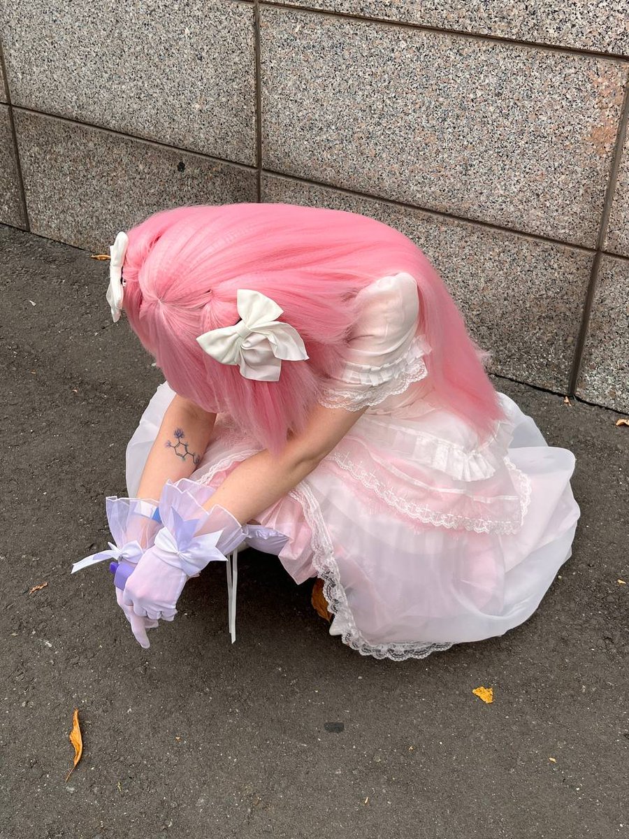 FieldAsteroid's tweet photo. Being meguca is suffering 
#puellamagimadokamagica #cosplay https://t.co/nUjaDM4lF8