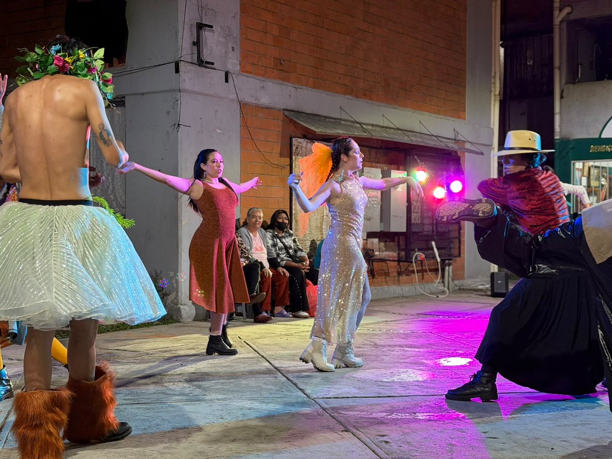 DGINDDECULT's tweet photo. 🌙✨ ¡La cultura llega a las vecindades!
Disfruta Danza en vecindades: Sueño de una noche de verano, como parte de #TerritoriosDePaz.
🎭 Arte, convivencia y Cultura de Paz en comunidad. 🏘️
#Cultura #DerechosCulturales https://t.co/aPvek4Svho