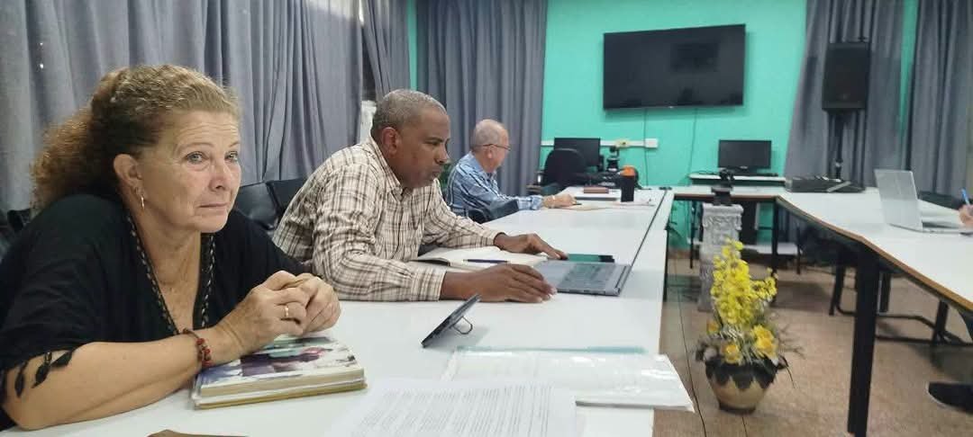 CubaMES's tweet photo. 🇨🇺 🤝 La @uc_camaguey y la @UNICACu adoptaron nuevos acuerdos para incrementar los resultados económicos de la Sociedad Interfaz de Ciencia y Tecnología de la UC, en reunión de la Junta de Accionistas. Presentes los rectores: @madera_julio
y @FctGallardo.
 
ℹ️ 📷 #UCCuba 
#Cuba https://t.co/fHMQa8cbP2
