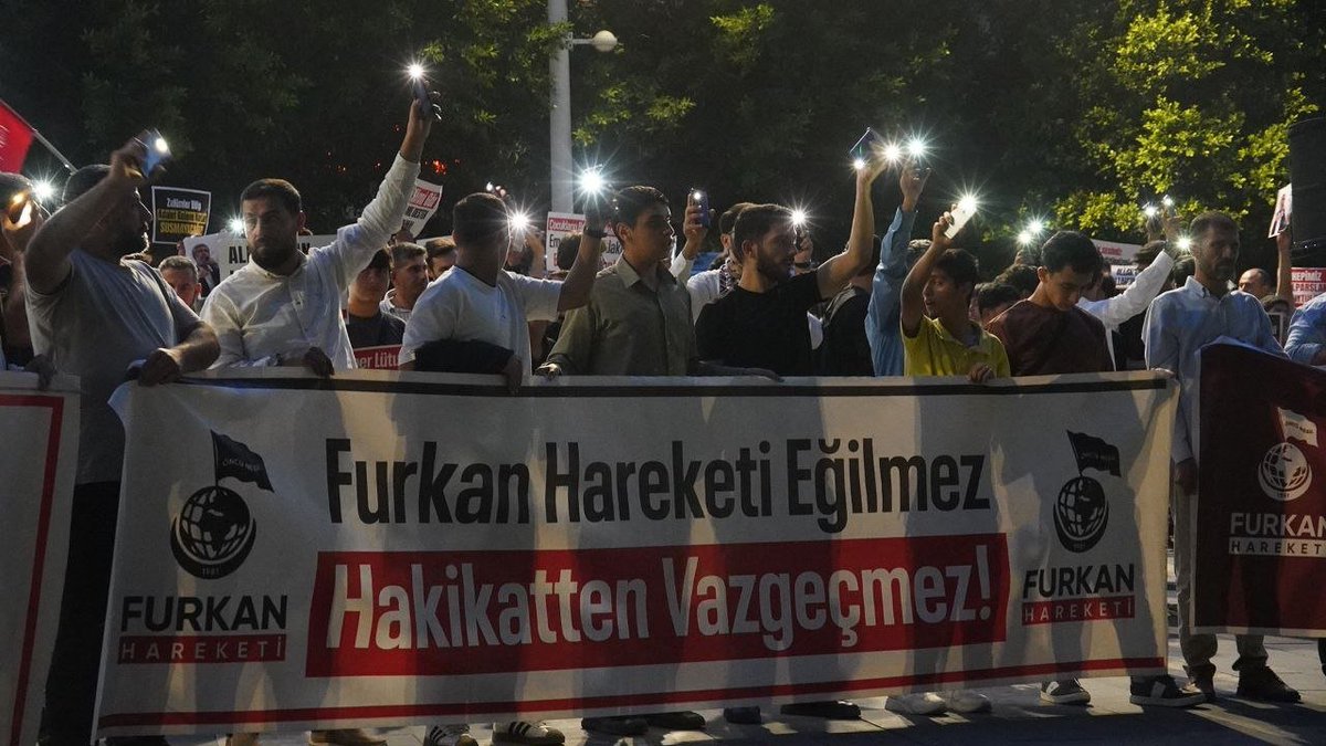 _liderhoca1's tweet photo. Baskı Yıldıramadı, İşte Buradayız!

Adana'da Alparslan Kuytul Hocaefendi ve Furkan Gönüllülerinin haksız tutukluluğunu protesto için bir araya geldik.

AsılSuçlular Yargılanmıyor
AlparslanHocaya Ozgürlük
SemraHocaya Ozgürlük
ZulmeKarşı Meydanlardayız
Kardeşlerimizi SerbestBırakın https://t.co/8FJa2mTXm7