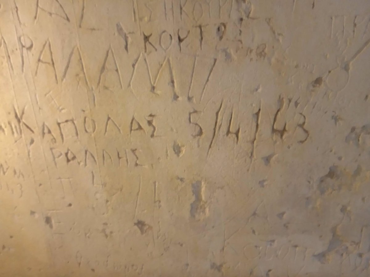 stenikito's tweet photo. Κρατητήριο Γκεστάπο, 81ο δημοτικό σχολείο Θεσσαλονίκης, Δελφών 131, με ονόματα και ημερομηνίες χαραγμένα από τους ίδιους τους αντιστασιακούς. Η ιστορία της Θεσσαλονίκης που δεν γνωρίζουμε. https://t.co/E5IC8WzLkI
