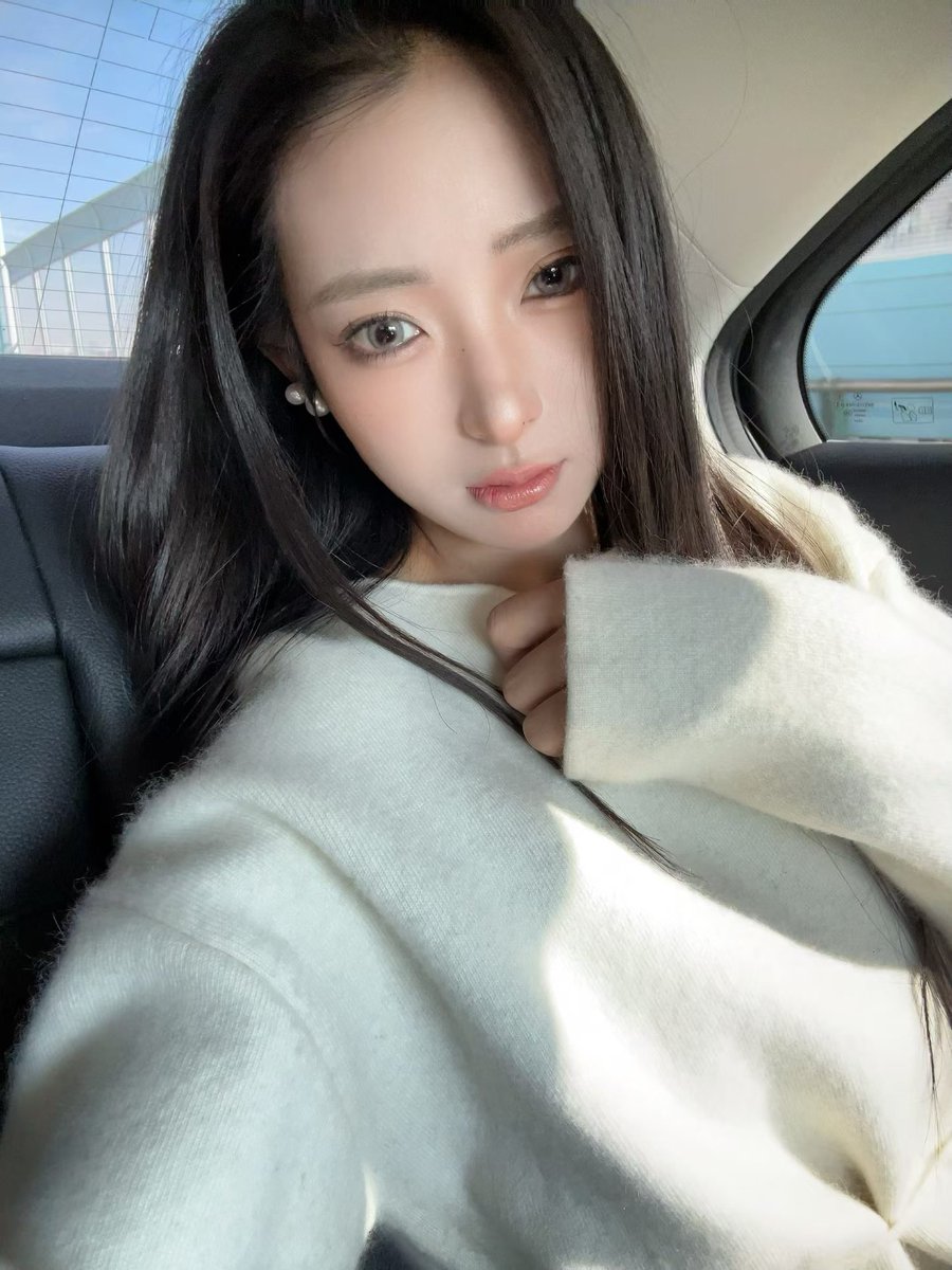 worstfool's tweet photo. 00年已婚薇寡，这是我第一次在X发正面自拍，真心希望能收获欣赏与认可，有没有跟我一样刚翻墙出来的朋友？交个朋友，或许会有进一步的贴身接触哦😏#天津 https://t.co/KFanruy6PS