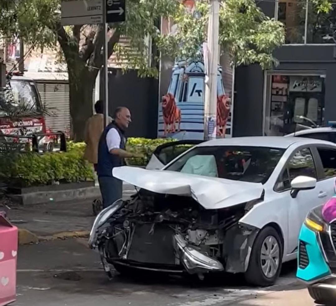 caronte_once's tweet photo. ♦️⚠️ #𝗣𝗘𝗥𝗖𝗔𝗡𝗖𝗘
En el cruce de las calles Gutenberg y Leibnitz, colonia #Anzures, alcaldía Miguel Hidalgo, #CDMX. https://t.co/cJ9K2oFIRn