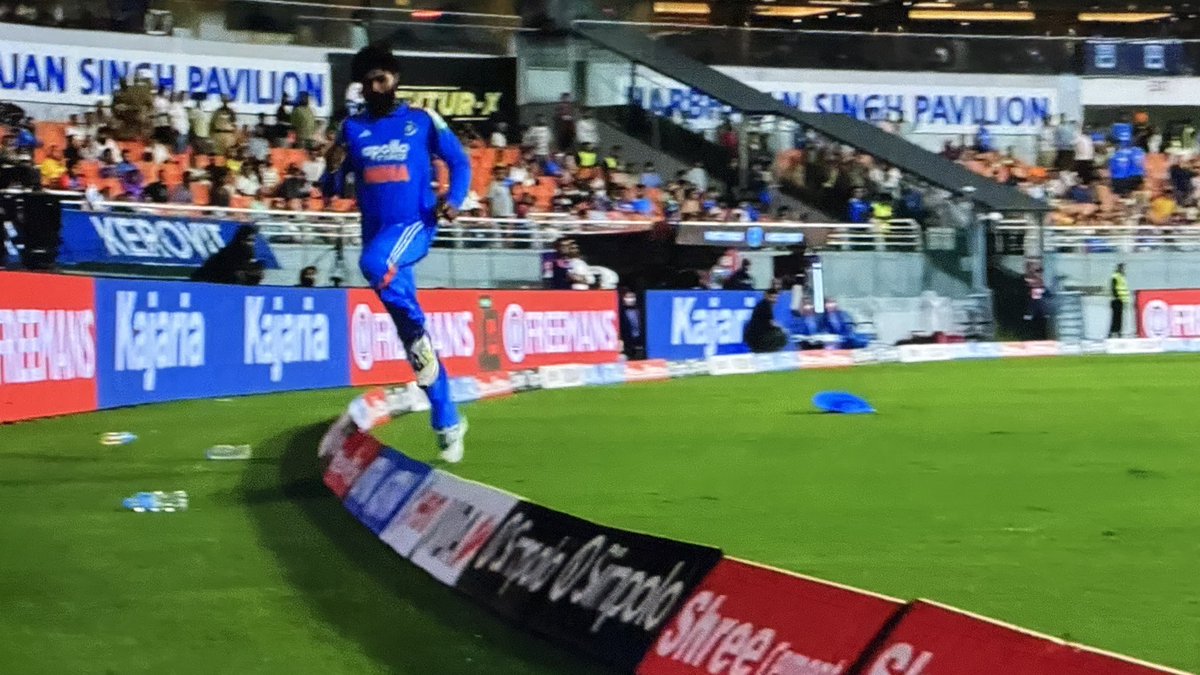 _Break_Free___'s tweet photo. Everyone in the Indian team knows that @imjadeja did not dive to save the boundary, intentionally. Perhaps, you missed the bus to the 2027 WC https://t.co/hf7JczkBuz