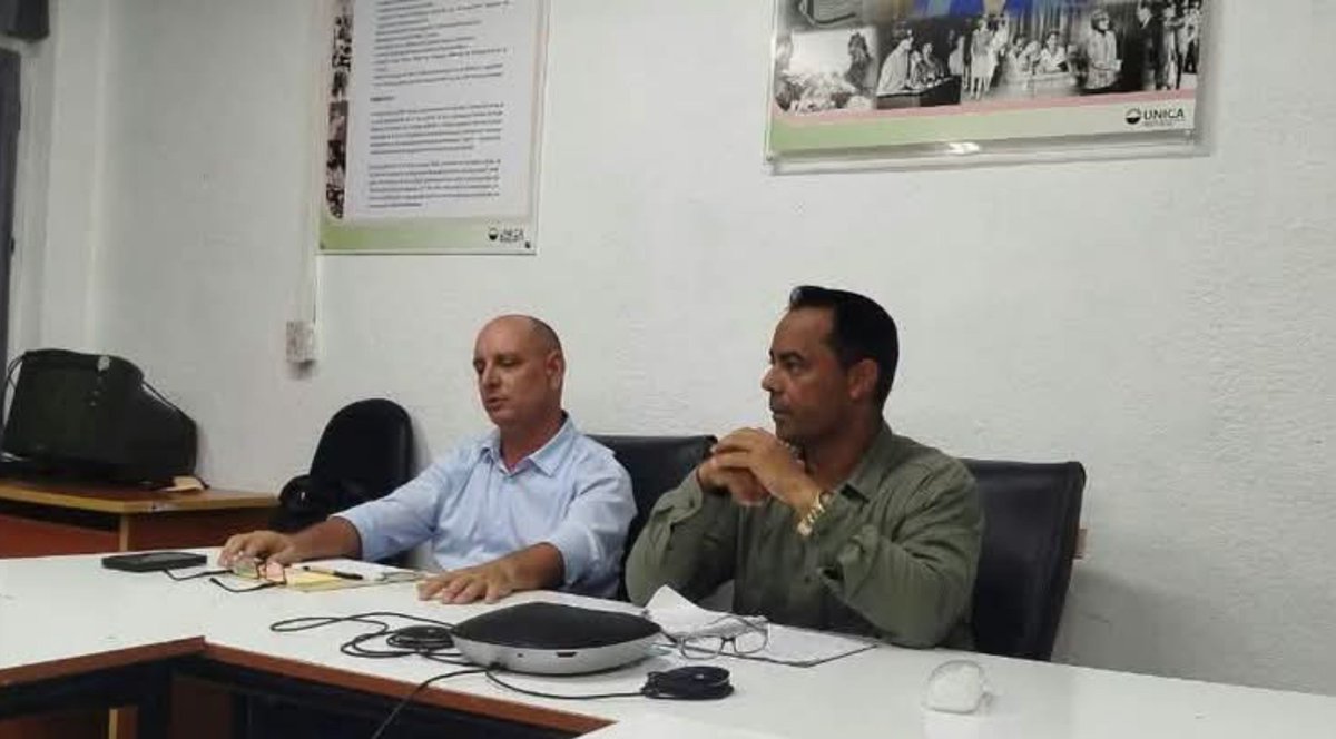 CubaMES's tweet photo. 🇨🇺 🤝 La @uc_camaguey y la @UNICACu adoptaron nuevos acuerdos para incrementar los resultados económicos de la Sociedad Interfaz de Ciencia y Tecnología de la UC, en reunión de la Junta de Accionistas. Presentes los rectores: @madera_julio
y @FctGallardo.
 
ℹ️ 📷 #UCCuba 
#Cuba https://t.co/fHMQa8cbP2