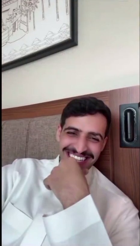 aymmxl's tweet photo. ترا السحبة هذي ما يسويها إلا مليونير ومكتفي، أو مفلس ومستحي تطلع! بشرنا أي وحدة فيهم؟ وإلا بس قاعد تشيك على جودة السرير ومستانس بالنوم وناسينا؟ 😁😌
#عبدالعزيز_الحارثي https://t.co/D2YU1Ah0Yi