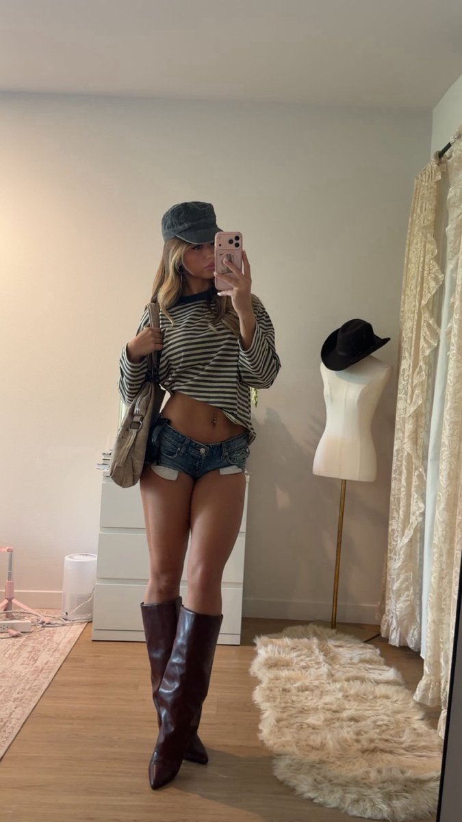 BreLeighdavis's tweet photo. COMPLEXCON FIT https://t.co/0pjcMOIFrG