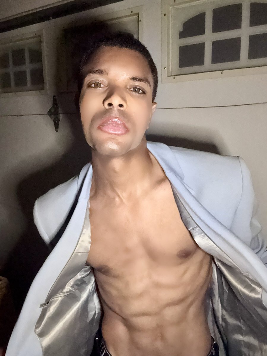 worldnewstodayc's tweet photo. IT’s Giving….V O G U E💙
#itsgiving #vogue #fashion #model #malemodel #trending #instamodel #modelofthreads #tiktokmodel #twitter #malemodeltrending #babyblue #underwear #boxerbriefs #mensclothing #menswear #gq #trendingpost #photos #photography #bayarea #sanjose #sfbayarea https://t.co/99Q3yWibMo
