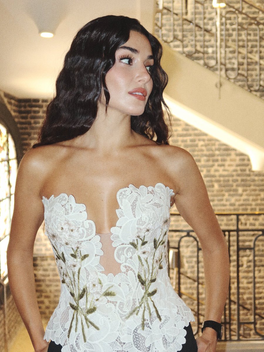 mg_ag_'s tweet photo. Çok güzel  🥰 

#HandeErçel https://t.co/jZxAvIeyGg