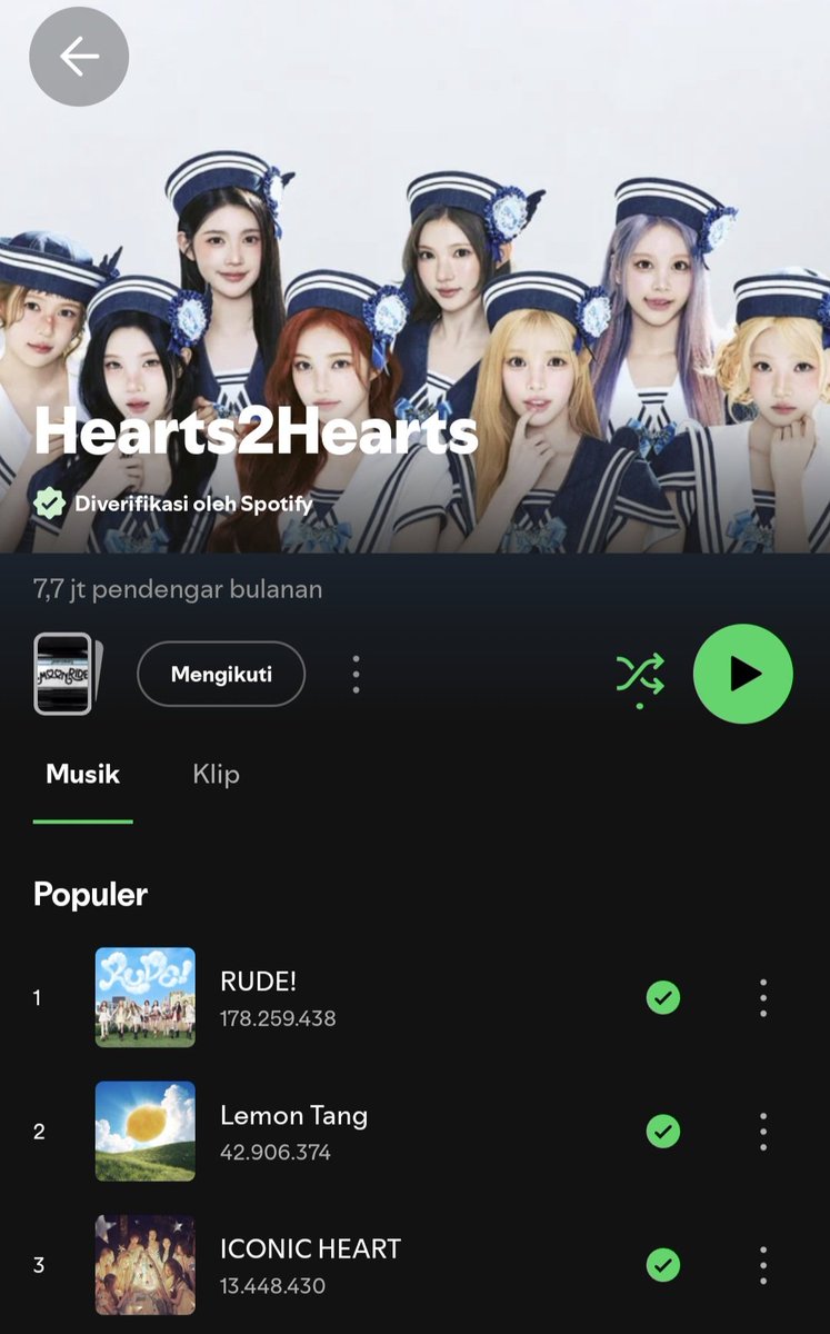 bunnielopy's tweet photo. sorry beda kelas, lu ogah dengerin juga ga ngaruh goblok, malah ga sudi gue lagu-lagu h2h didengerin sama babu haram nya oppak yushi🤣 https://t.co/vubt0E7Ak1