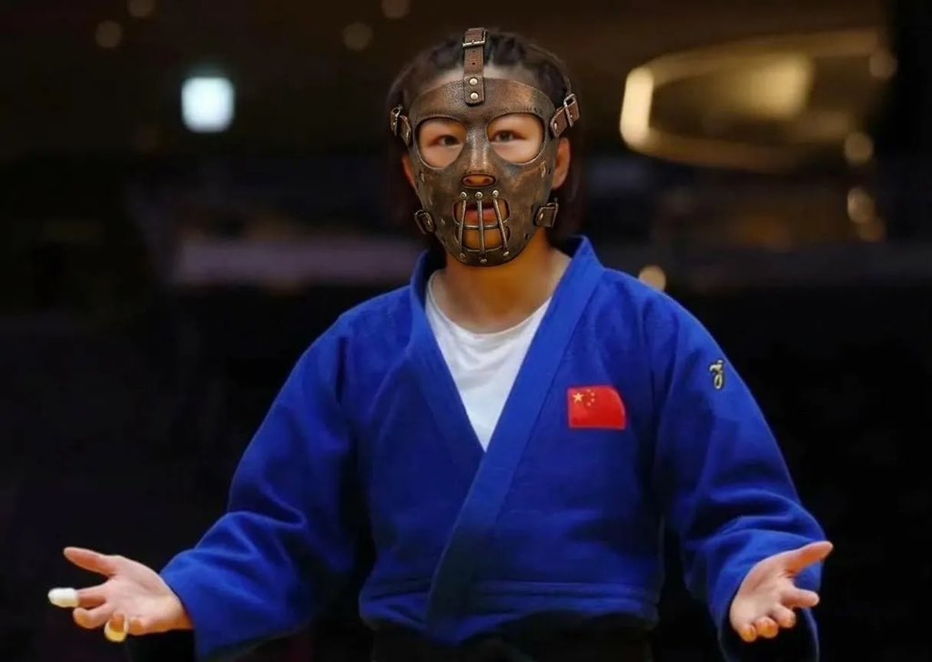 eathn111's tweet photo. @shota201907 In the game, she needs a mask like the one in the picture. https://t.co/wejGliDXzJ