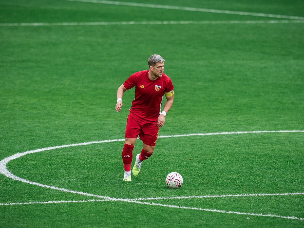 semihguler4's tweet photo. ♥️💛 https://t.co/kVFD5EIMJi