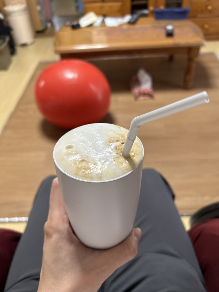 hitsuji95's tweet photo. 夕方にコーヒー飲んだら寝付けなくなって参った https://t.co/WdfNqfrKba