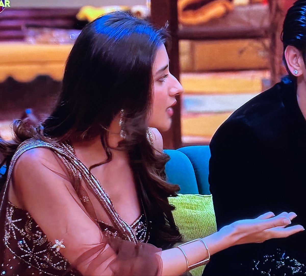 Hellomgs0's tweet photo. @beingrachit_ #KanikaMann bajaoed Mahi Vij left right and centre ! https://t.co/JFE4xLFu02