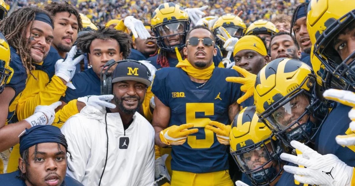BlackMack70's tweet photo. @CFBONFOX @UMichFootball Turnover buffs time! https://t.co/oF1XHlgZBc