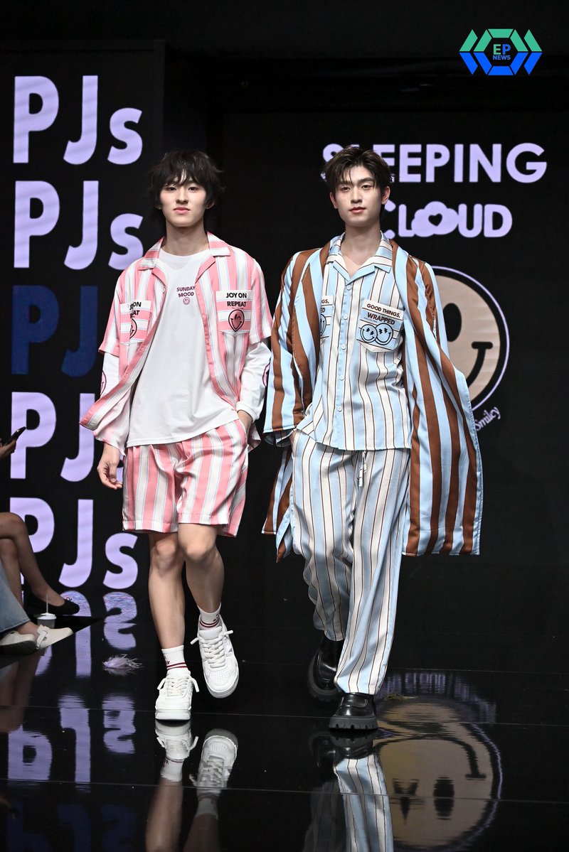 epnewsonline's tweet photo. #tthomastc  #kongjiro ร่วมเดินแฟชั่นโชว์ ในงาน  Bangkok International Fashion Week 2026 - Visionary Stage at Siam Center 

THOMASKONG AT SIAM CENTER BIFW26

#SiamCenterBIFW2026xTHOMASKONG  #SleepingcloudTH
#SiamCenterBIFW2026 #BIFW2026 #SiamCenter #thomaskong #โทมัสก้อง https://t.co/UgWX7c6hLQ
