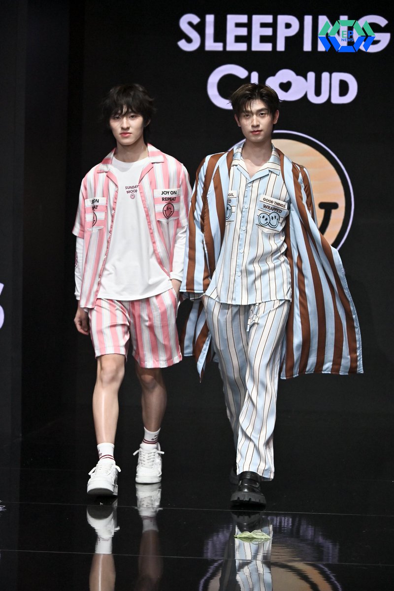 epnewsonline's tweet photo. #tthomastc  #kongjiro ร่วมเดินแฟชั่นโชว์ ในงาน  Bangkok International Fashion Week 2026 - Visionary Stage at Siam Center 

THOMASKONG AT SIAM CENTER BIFW26

#SiamCenterBIFW2026xTHOMASKONG  #SleepingcloudTH
#SiamCenterBIFW2026 #BIFW2026 #SiamCenter #thomaskong #โทมัสก้อง https://t.co/UgWX7c6hLQ